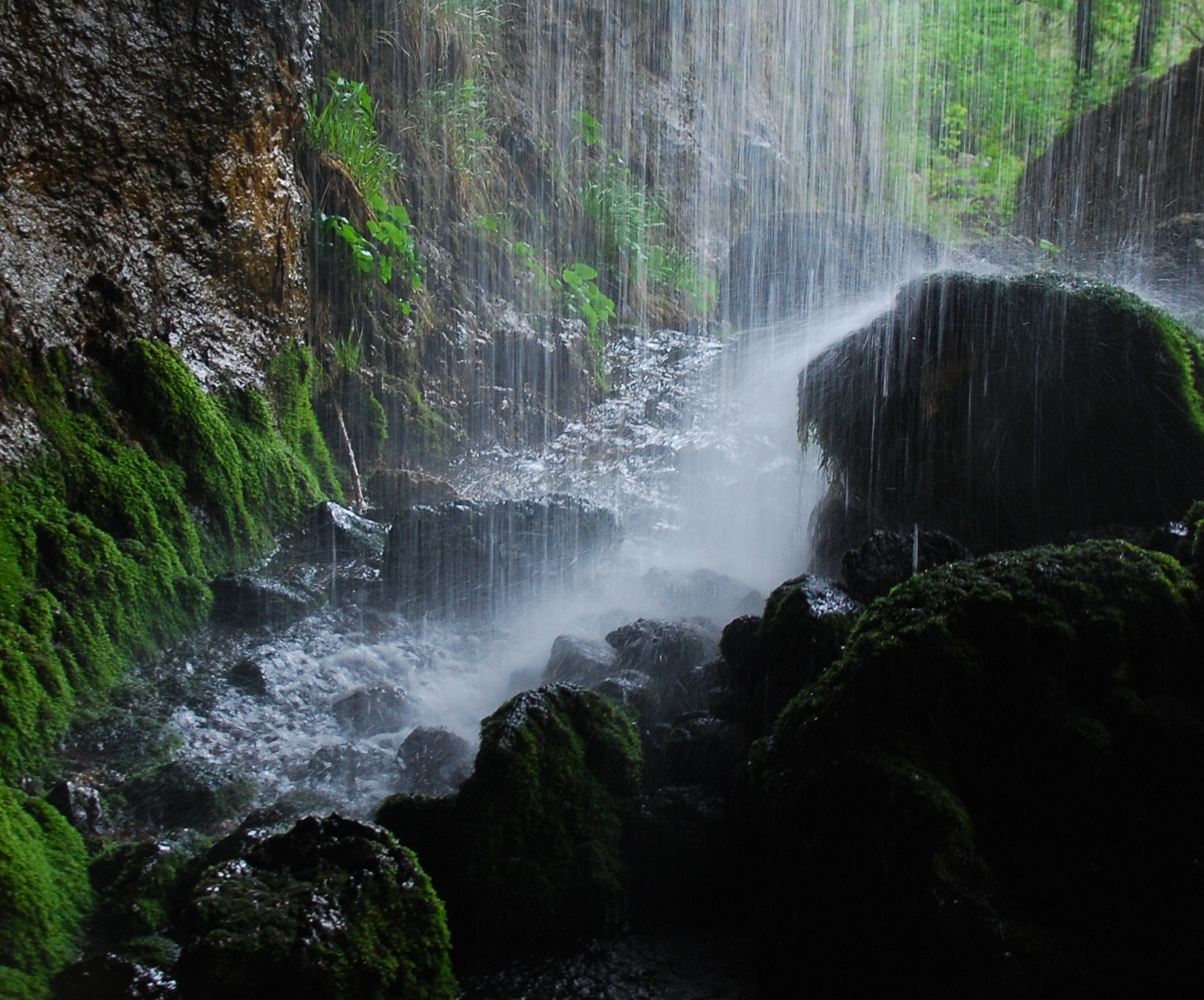 Grotta all'Onda - tra giochi d'acqua e di roccia